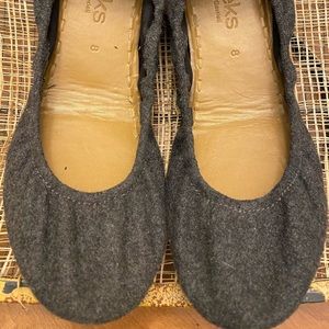 Vegan Greystone Tieks flats size 8